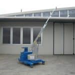 Electric crane for mold lifting with capacity up to 750 kg.