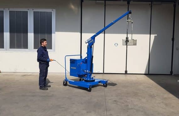 Electric or semi-automatic mini cranes with capacity up to 400 kg.