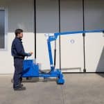Electric or semi-automatic mini cranes with capacity up to 600 kg.
