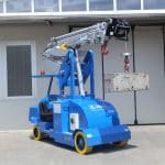 Mini crane For lifting loads up to 6.500 kg.