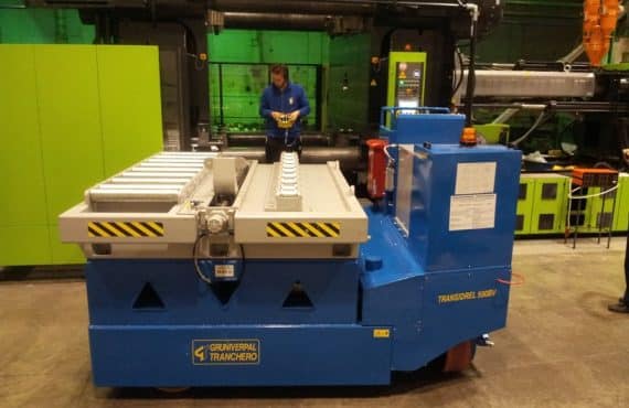 Cranes for presses with clamping forces up to 50.000 kg.